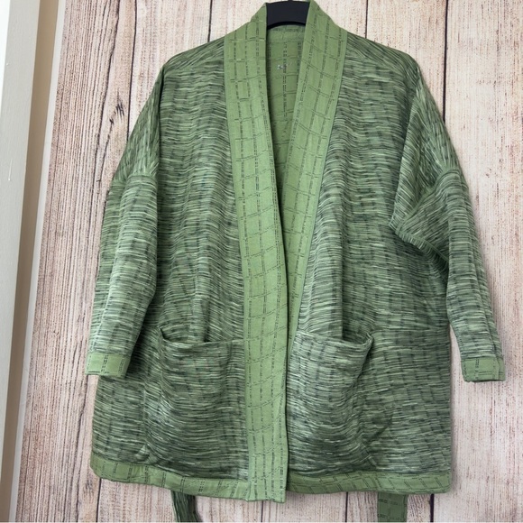 Nike Womens Yoga Therma Fit Jacquard Reversible Oversized
Kimono Top Large - Picture 5 of 16